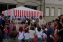 Un momento della festa di fine anno alla Pietro Scola